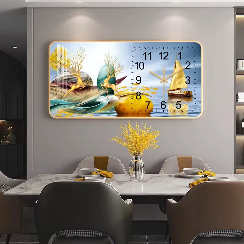 ساعة حائط بتصميم انيق